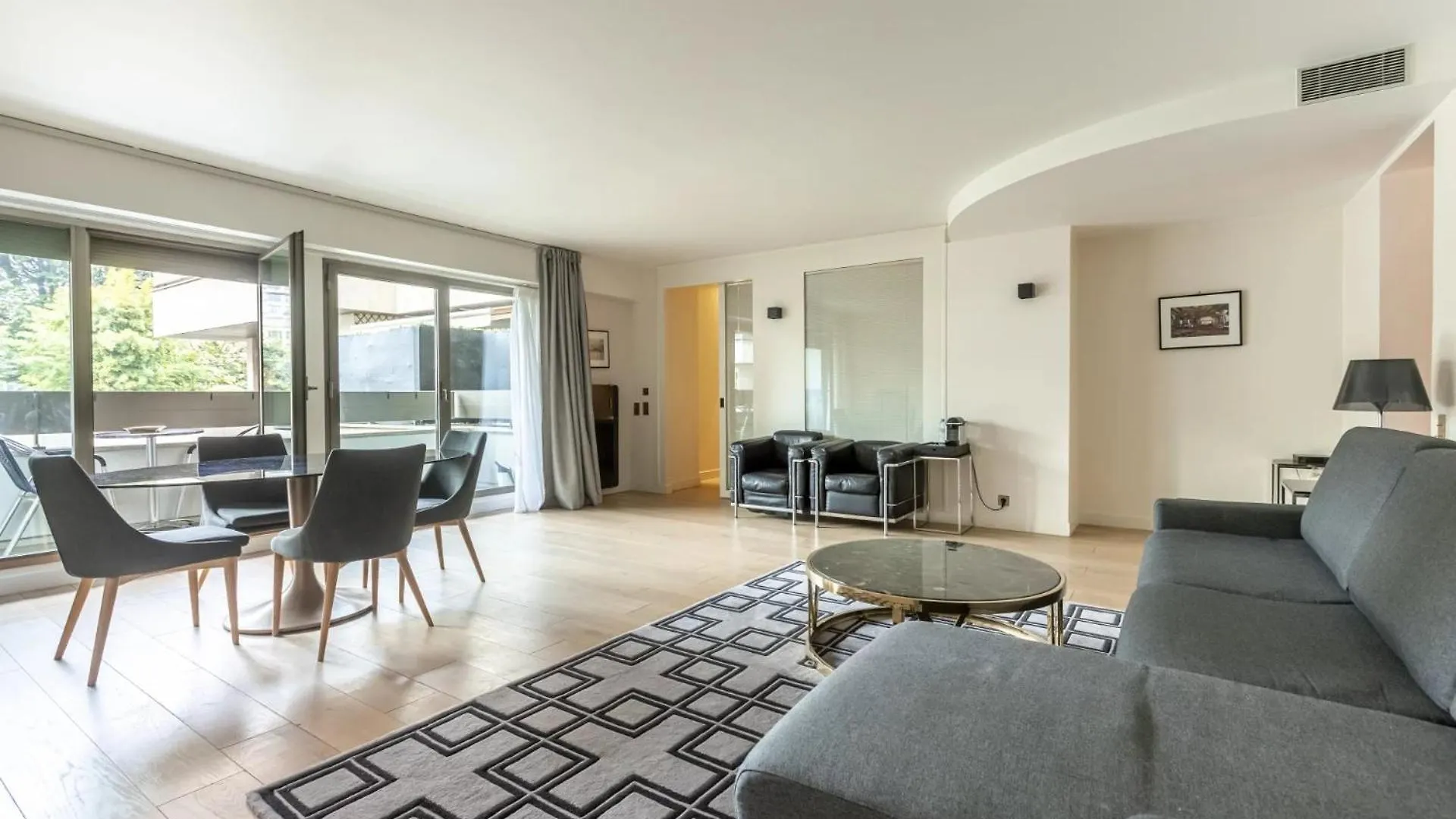 Foch Triomphe Apartment Paris